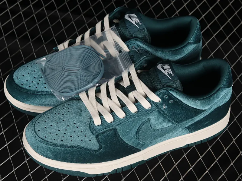 All categories Nk SB Dunk series Nk SB Dunk Low low-top sneakers Nk Dunk Low "Dark Teal Velvet" velvet dark green SB low-top casual sneakers DZ5224-300